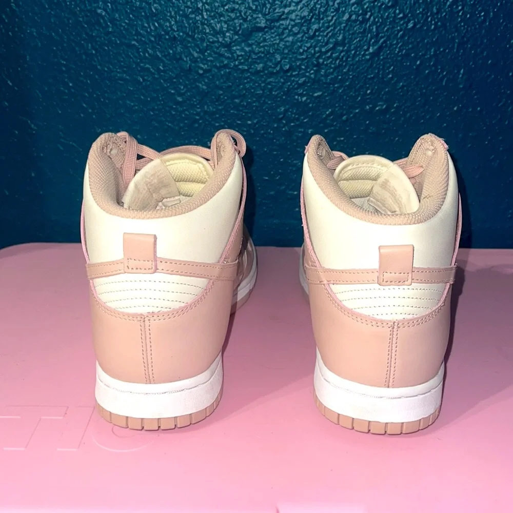 Nike Dunks - Picture 4 of 4
